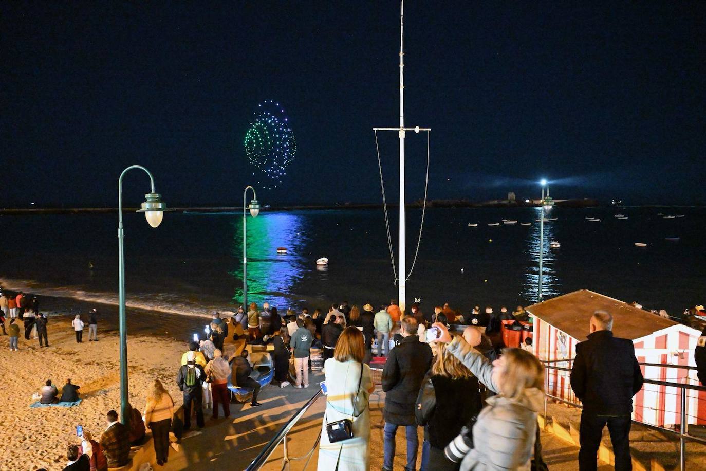 Vídeo y fotos: el espectáculo de drones para despedir el Carnaval que recordó al Capitán Veneno