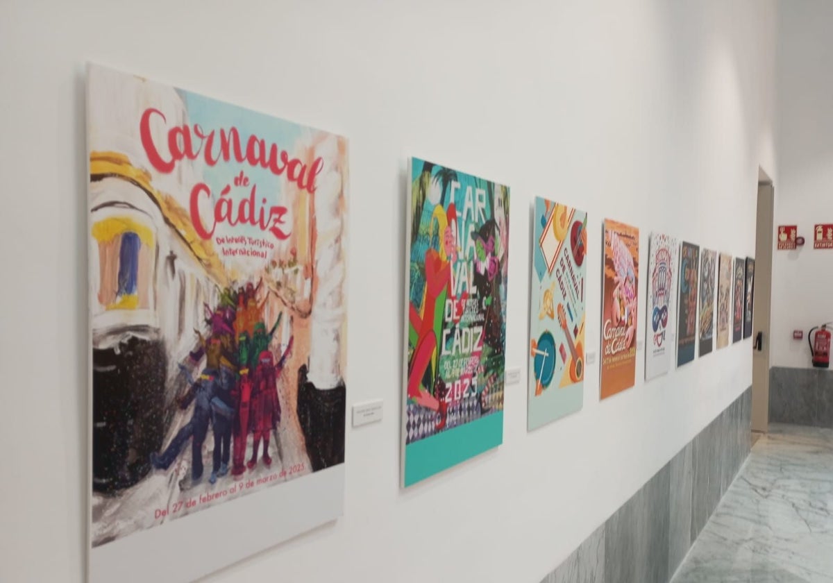 Fotos: la exposición con todos los carteles de Carnaval de Cádiz