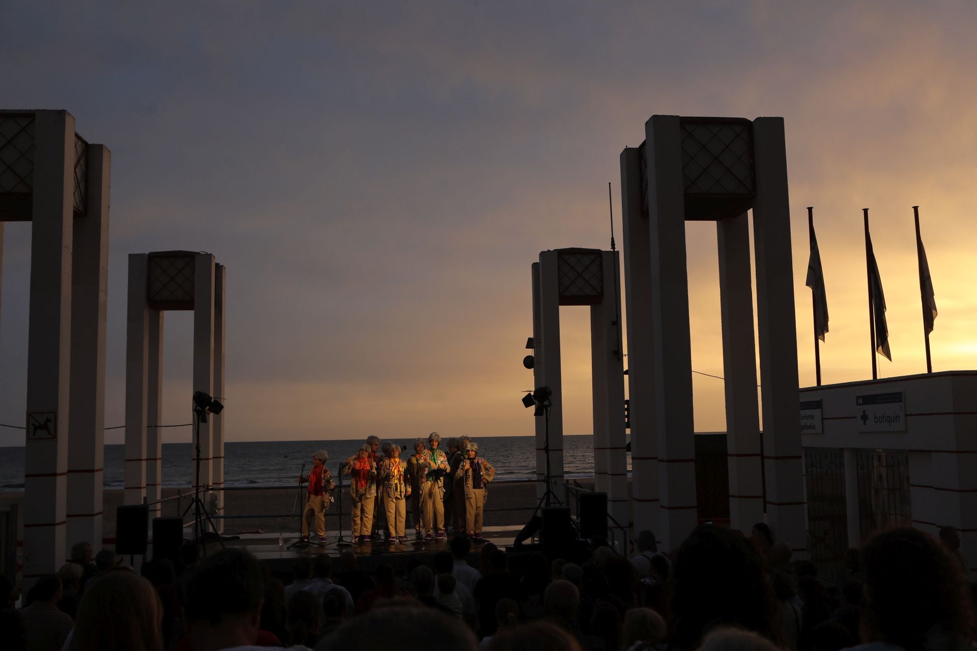 Las mejores fotos del Carnaval de verano en el Paseo Marítimo de Cádiz