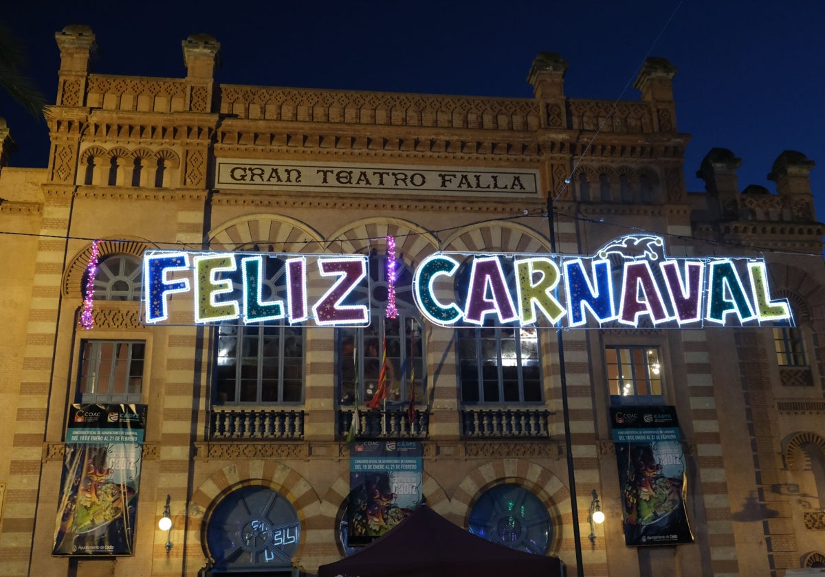 Alumbrado de Carnaval ante el Gran Teatro Falla.