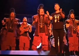 Nico García vuelve a subirse al escenario con la comparsa de Martínez Ares: «¡Ole!»