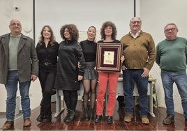 Las Niñas de Cádiz ya son socias de honor de la peña La Estrella