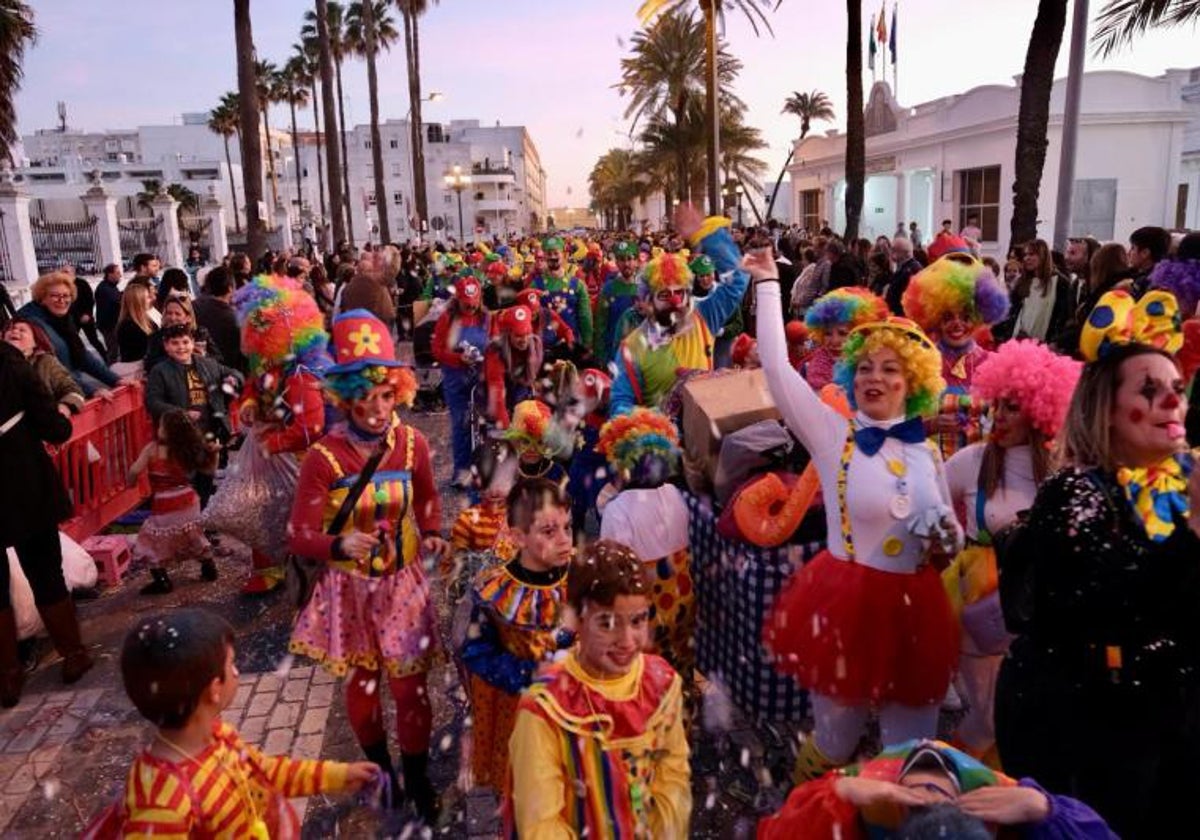 Cómo salir en la Cabalgata de Carnaval de Cádiz: requisitos, plazos y cómo solicitarlo