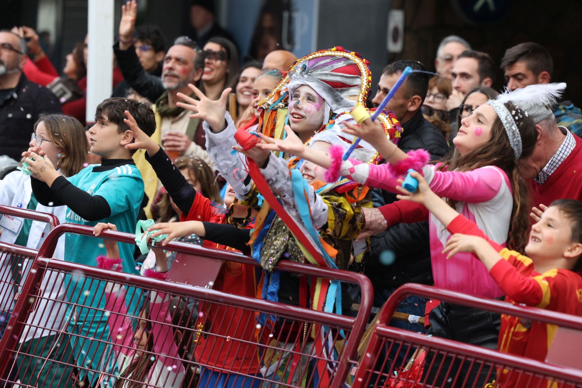 Fotos: Así ha sido la Gran Cabalgata de Carnaval de Cádiz