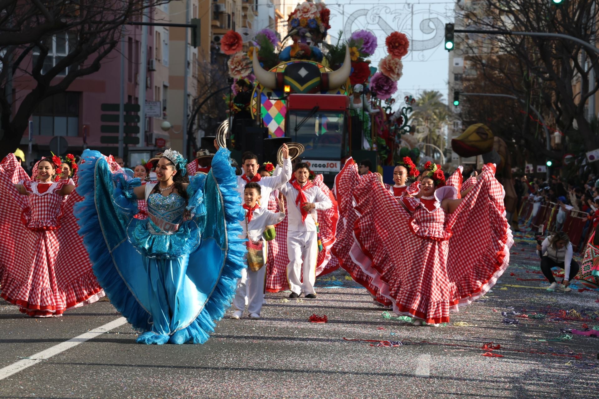 Fotos: Así ha sido la Gran Cabalgata de Carnaval de Cádiz