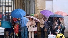 La lluvia provoca la suspensión de algunas celebraciones del Carnaval de Cádiz de este sábado