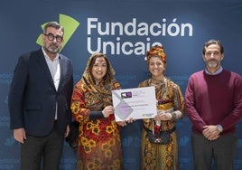 Imágenes de la  entrega de los premios del concurso de coplas de la Fundación Unicaja del carnaval gaditano