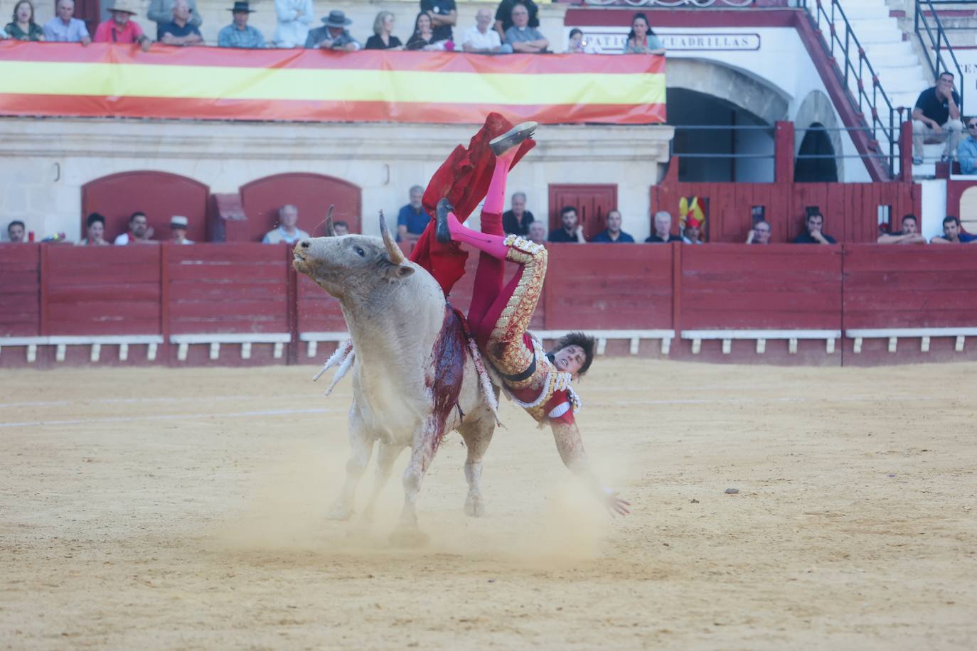 Fotos: Roca Rey sufre una cornada en la tarde de toros de El Puerto
