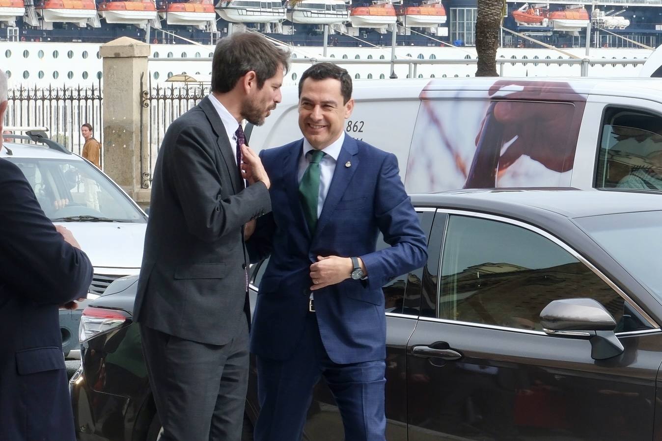 Fotos: Llegada de los invitados al Palacio de Congresos