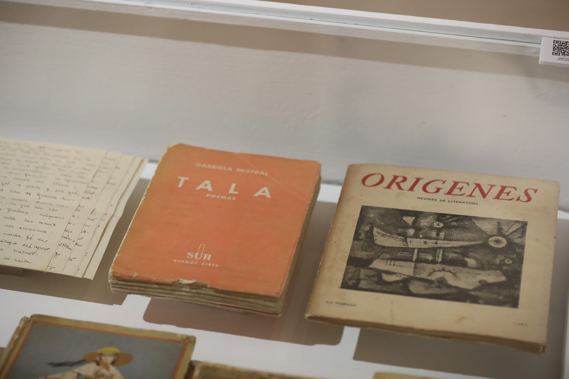 Fotos: La Fundación Cajasol inaugura la exposición “Escrito por mujeres. Escritoras del Siglo XX en español”