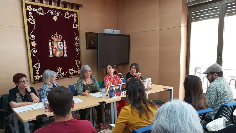 'Cádiz en papel. Palabras paralelas' para celebrar el Día del Libro