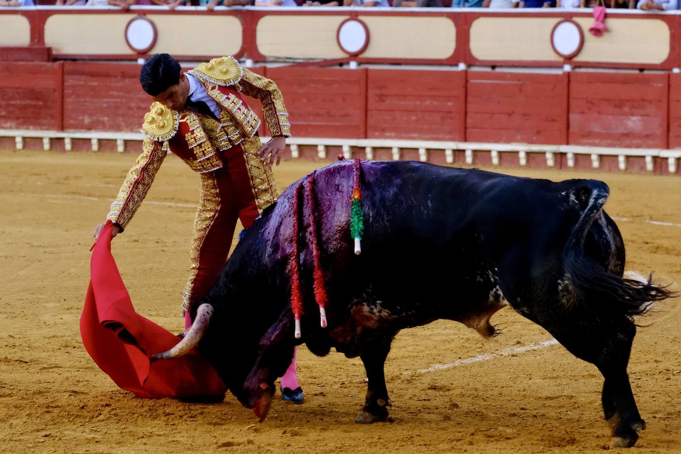 Rotundo triunfo de Manzanares que sale a hombros junto a Aguado en la última corrida del verano en El Puerto