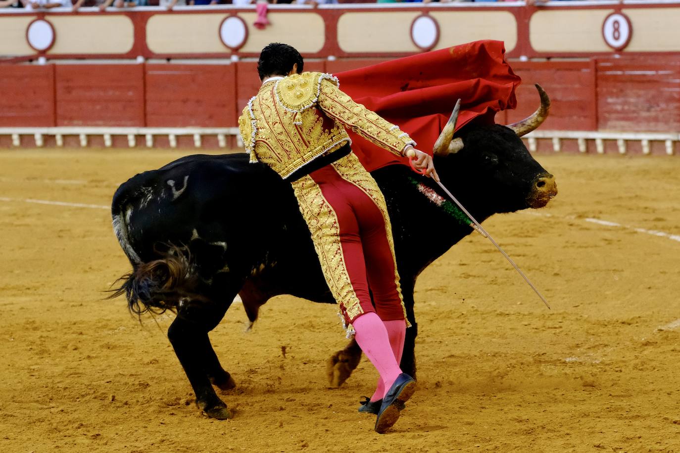 Rotundo triunfo de Manzanares que sale a hombros junto a Aguado en la última corrida del verano en El Puerto