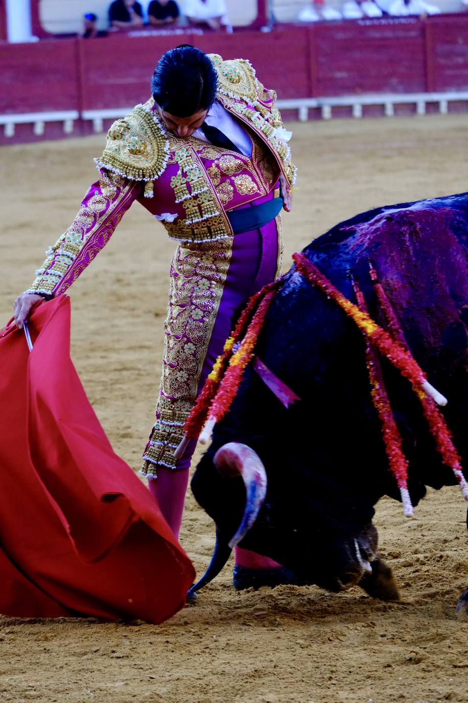 Rotundo triunfo de Manzanares que sale a hombros junto a Aguado en la última corrida del verano en El Puerto