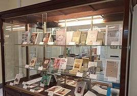 La Red de Bibliotecas Municipales muestra el patrimonio bibliográfico de la etapa fenicia de Cádiz