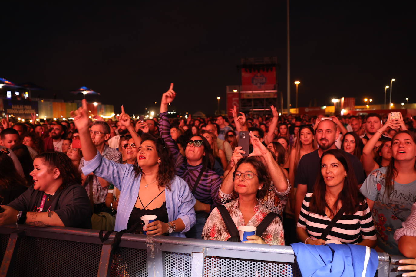 Fotos: La Plazuela, Antílopez y Tomasito ponen el colofón al verano en el muelle de Cádiz