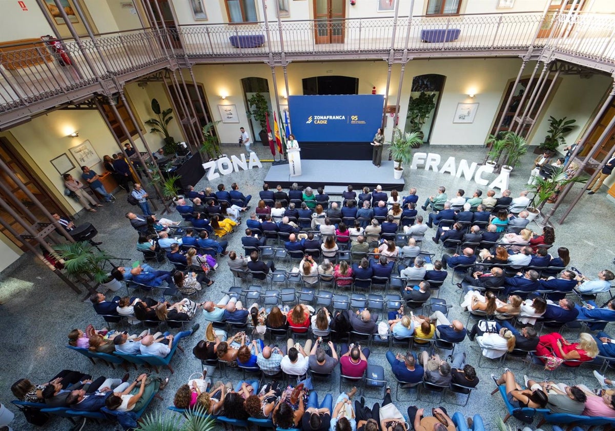 Un concierto de la Coral de la UCA cierra este domingo la conmemoración de los 95 años de la Zona Franca