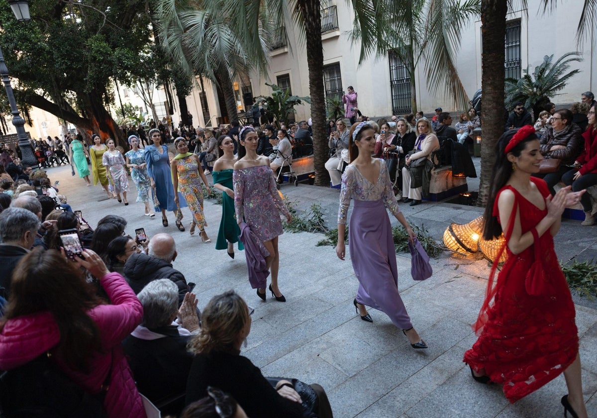 La Fundación Cajasol pone el broche final al Ciclo «Cádiz con Arte» con el desfile de moda de la EASD