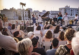 Cádiz rinde homenaje a su gran 'Perla' con mucho arte: ni Jorge Drexler se lo quiso perder