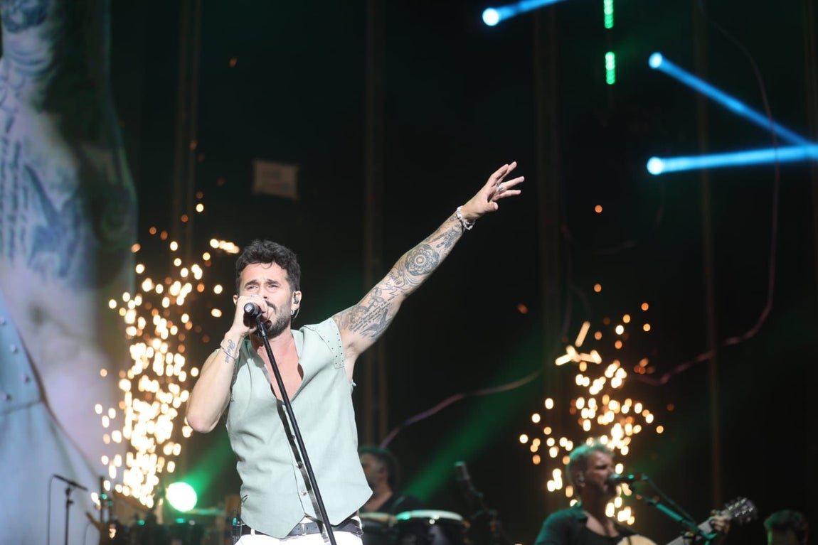 Fotos: Antoñito Molina, profeta en su Cádiz, conquista almas con un gran concierto