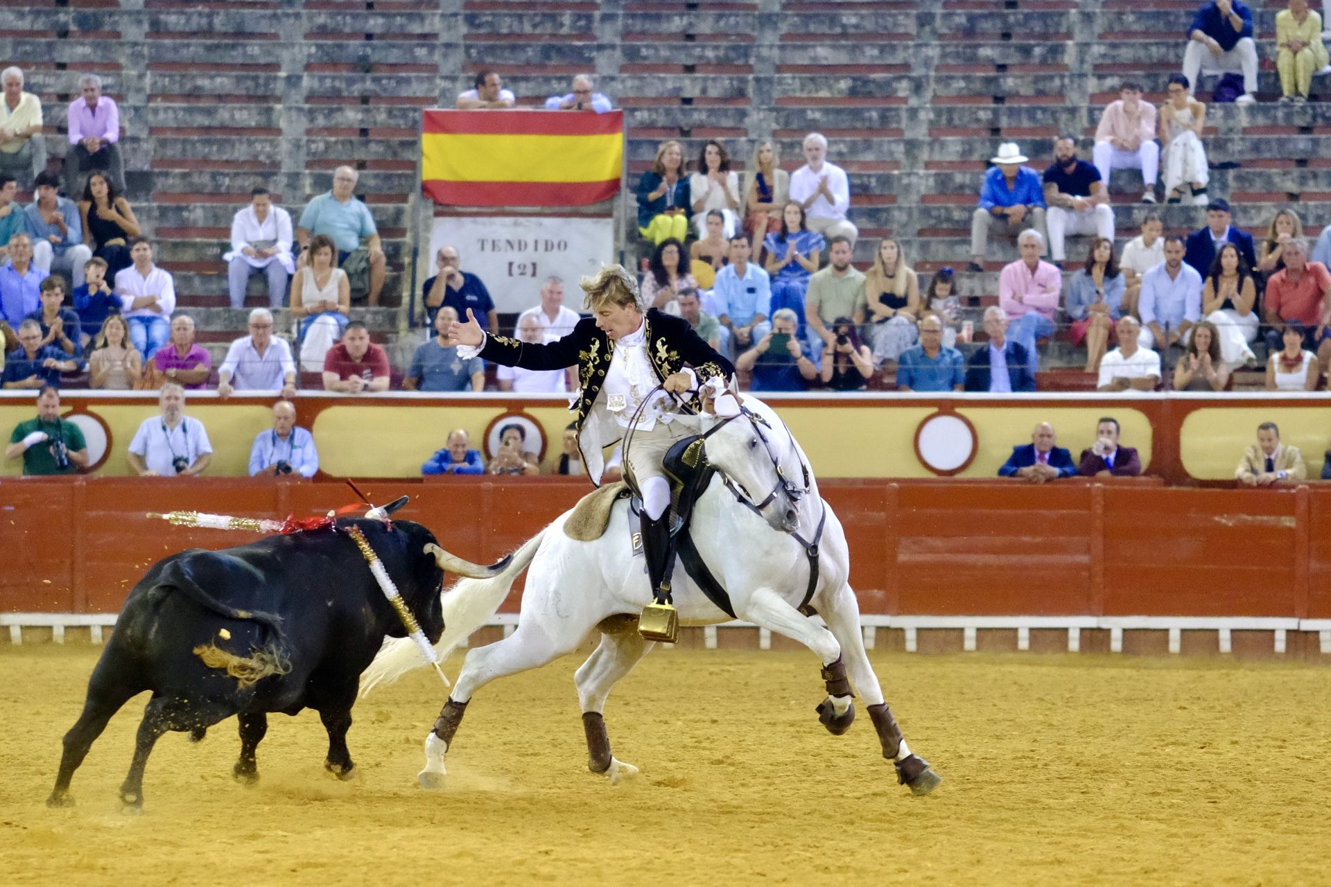 Fotos: Rui Fernandes y Diego Ventura salen a hombros en la nocturna de rejones de El Puerto