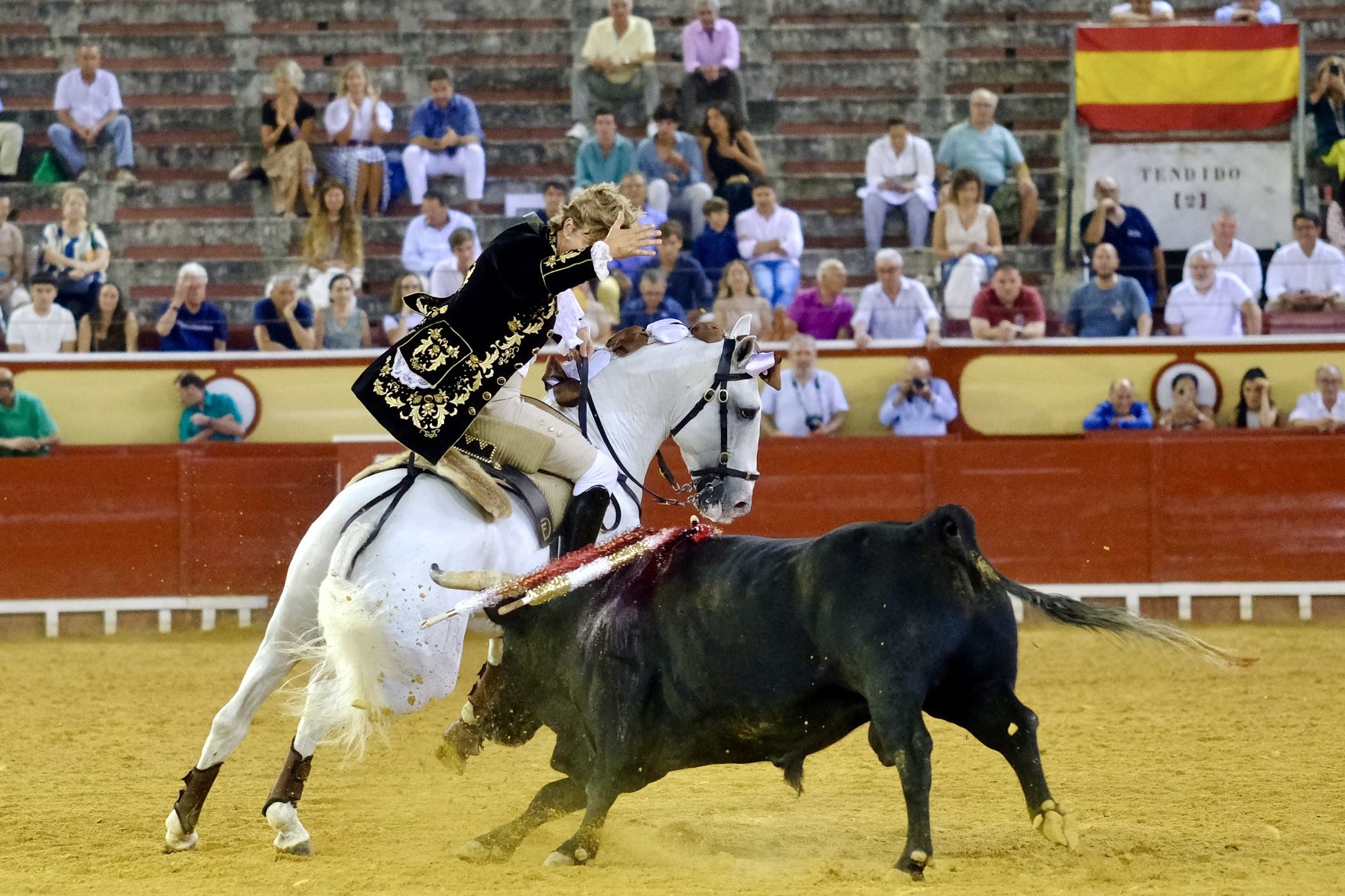 Fotos: Rui Fernandes y Diego Ventura salen a hombros en la nocturna de rejones de El Puerto