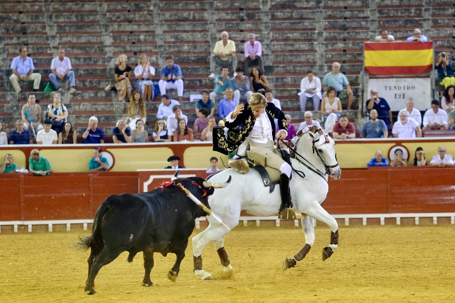 Fotos: Rui Fernandes y Diego Ventura salen a hombros en la nocturna de rejones de El Puerto