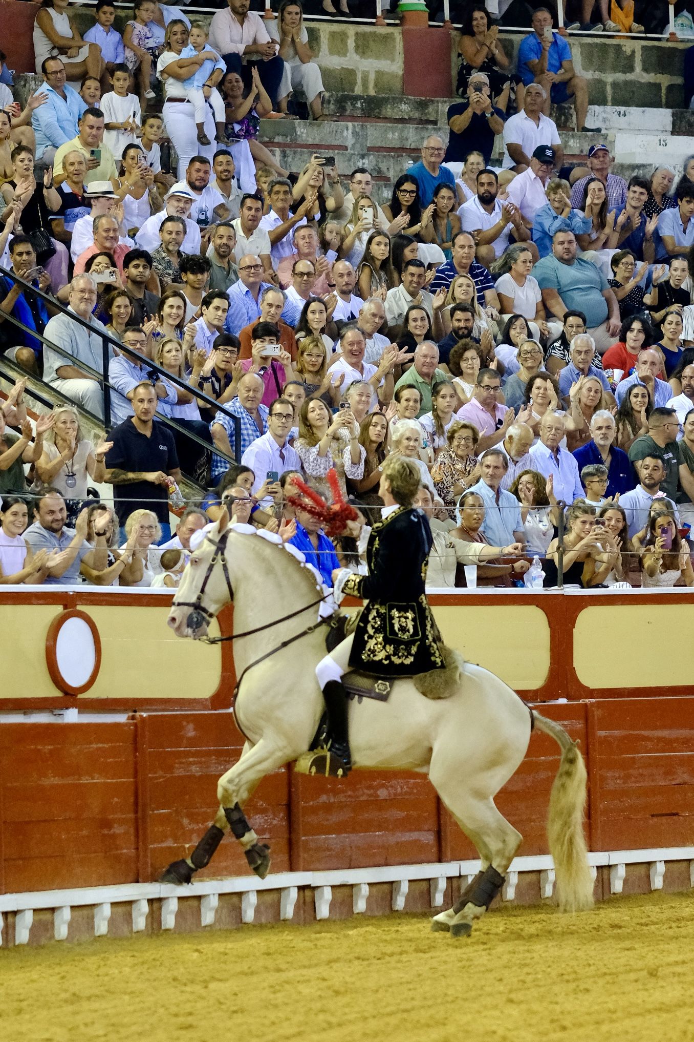 Fotos: Rui Fernandes y Diego Ventura salen a hombros en la nocturna de rejones de El Puerto