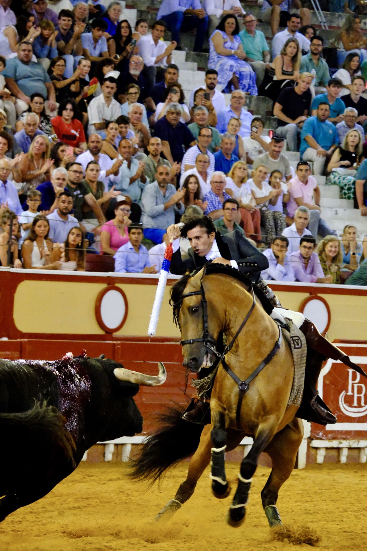 Fotos: Rui Fernandes y Diego Ventura salen a hombros en la nocturna de rejones de El Puerto
