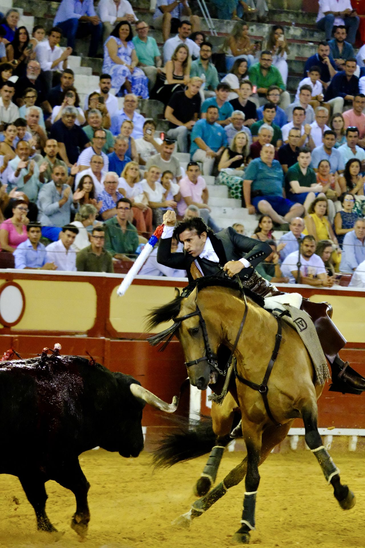 Fotos: Rui Fernandes y Diego Ventura salen a hombros en la nocturna de rejones de El Puerto