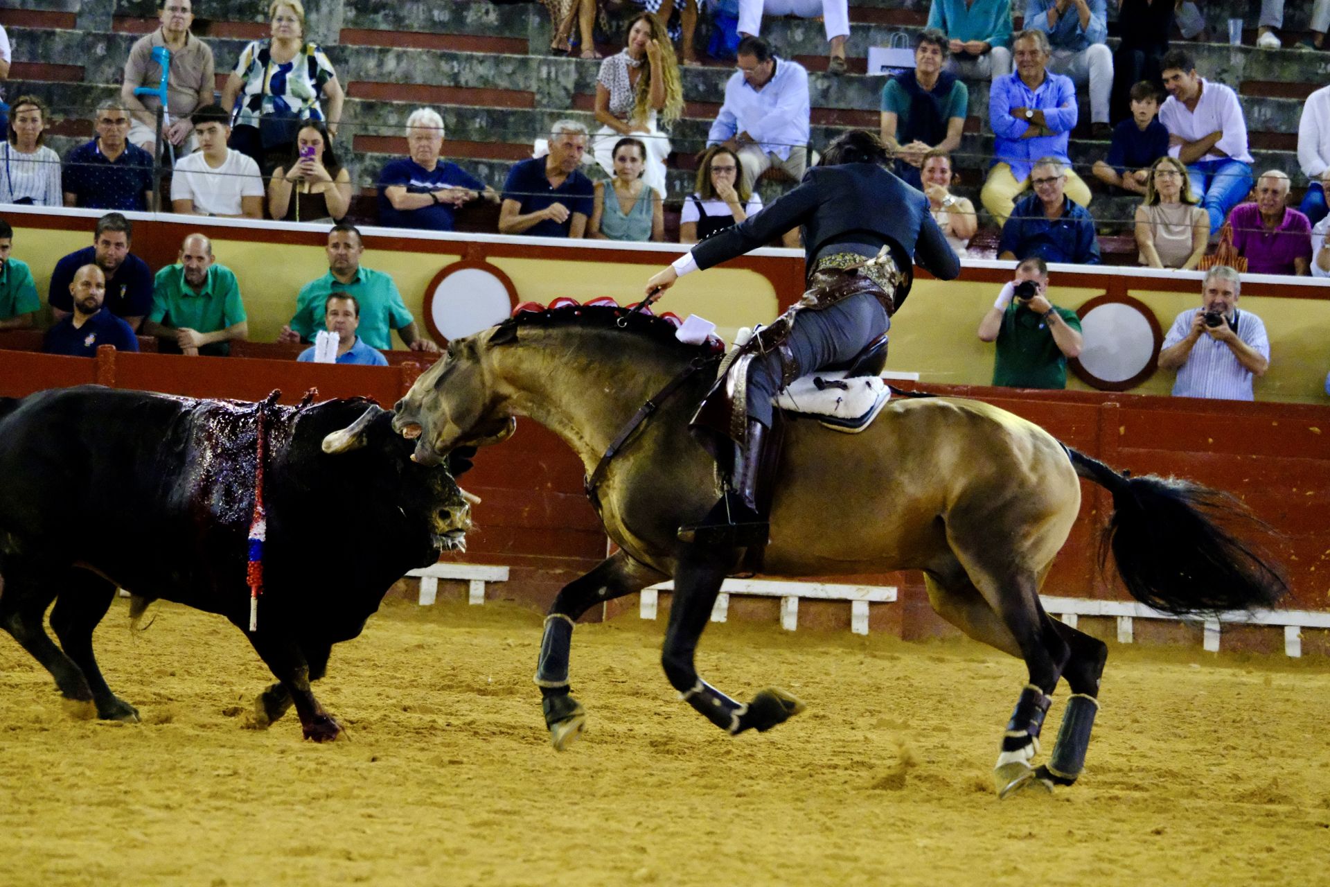 Fotos: Rui Fernandes y Diego Ventura salen a hombros en la nocturna de rejones de El Puerto