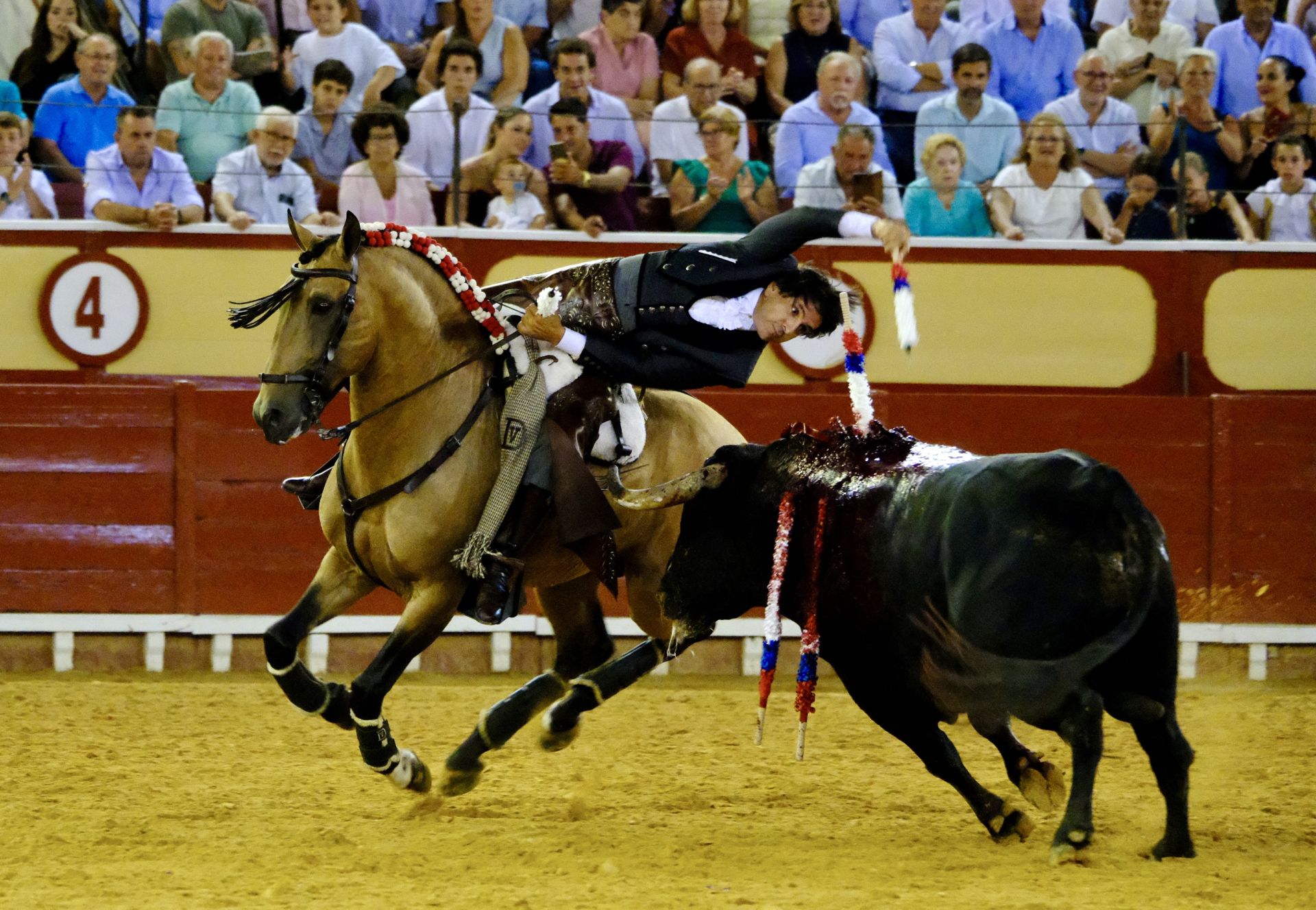 Fotos: Rui Fernandes y Diego Ventura salen a hombros en la nocturna de rejones de El Puerto