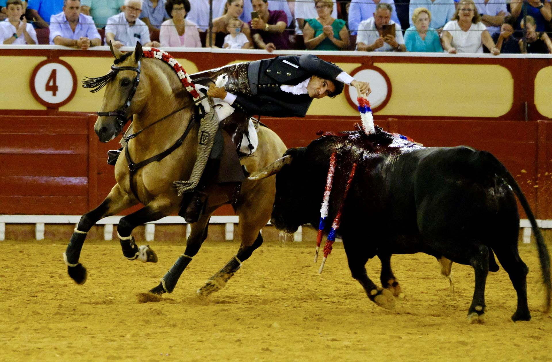 Fotos: Rui Fernandes y Diego Ventura salen a hombros en la nocturna de rejones de El Puerto