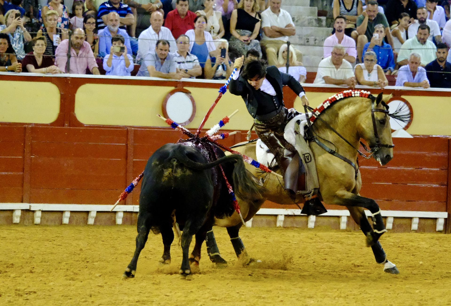 Fotos: Rui Fernandes y Diego Ventura salen a hombros en la nocturna de rejones de El Puerto