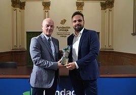 El periodista Toni Jiménez recibe el XXXIX Premio Fundación Unicaja de Artículos Periodísticos