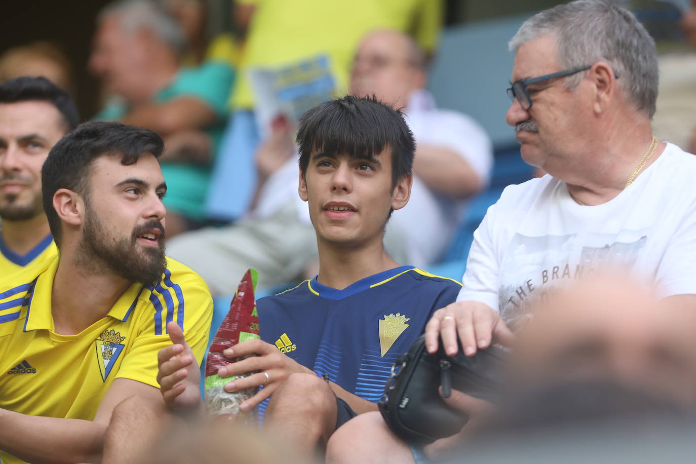 Búscate en las gradas de Carranza en el Cádiz - Athletic de Bilbao