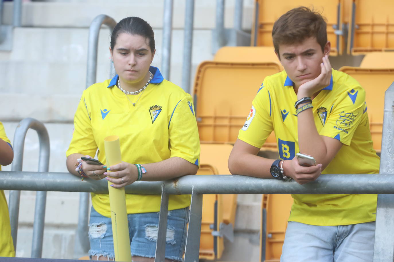 Búscate en las gradas de Carranza en el Cádiz - Athletic de Bilbao