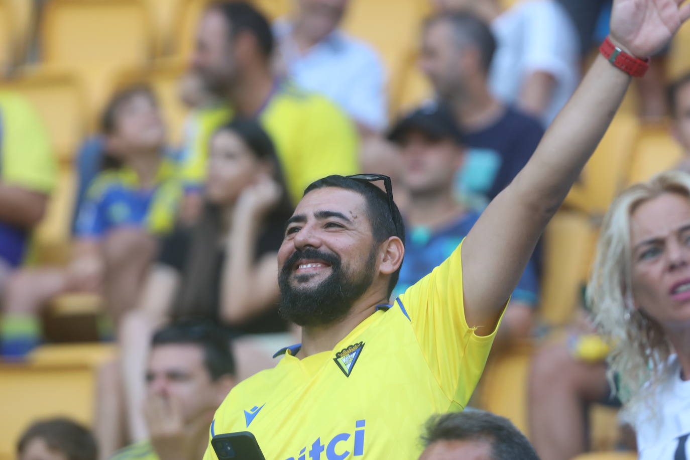 Búscate en las gradas de Carranza en el Cádiz - Athletic de Bilbao