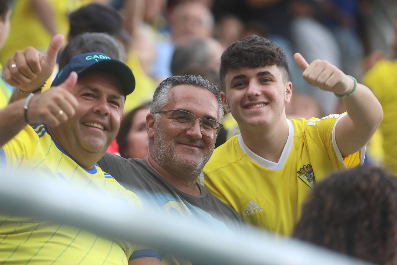 Búscate en las gradas de Carranza en el Cádiz - Athletic de Bilbao