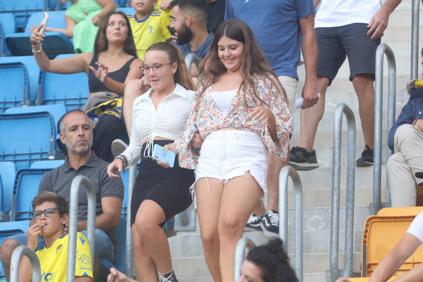 Búscate en las gradas de Carranza en el Cádiz - Athletic de Bilbao