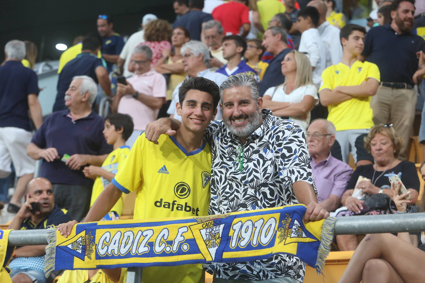 Búscate en las gradas de Carranza en el Cádiz - Athletic de Bilbao