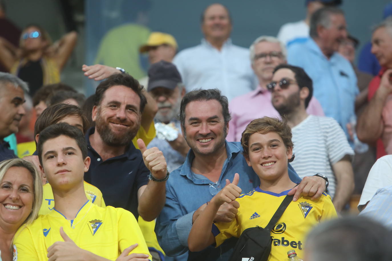 Búscate en las gradas de Carranza en el Cádiz - Athletic de Bilbao