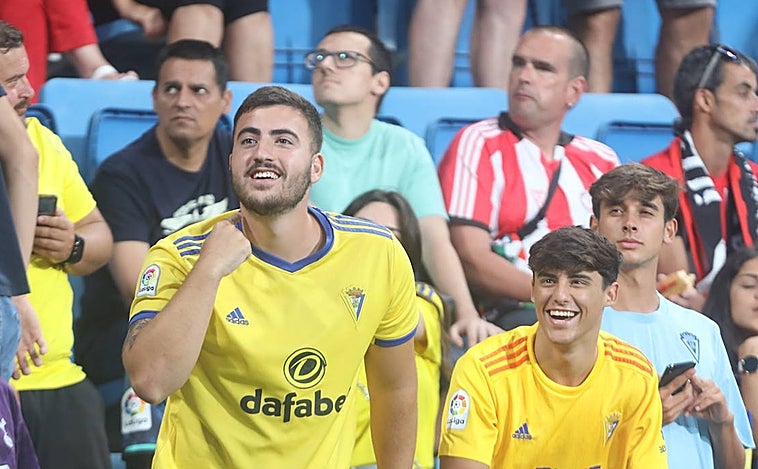 Búscate en las gradas de Carranza en el Cádiz - Athletic de Bilbao