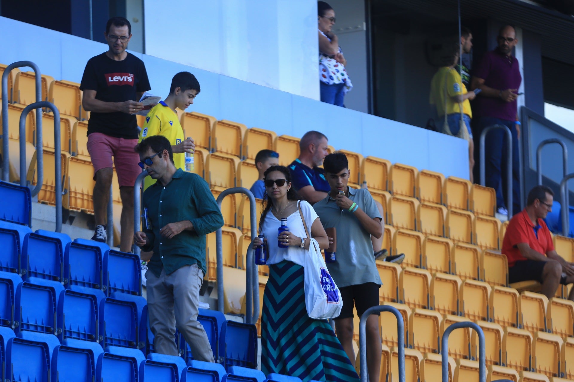 Búscate en el partido Cádiz CF - Barcelona