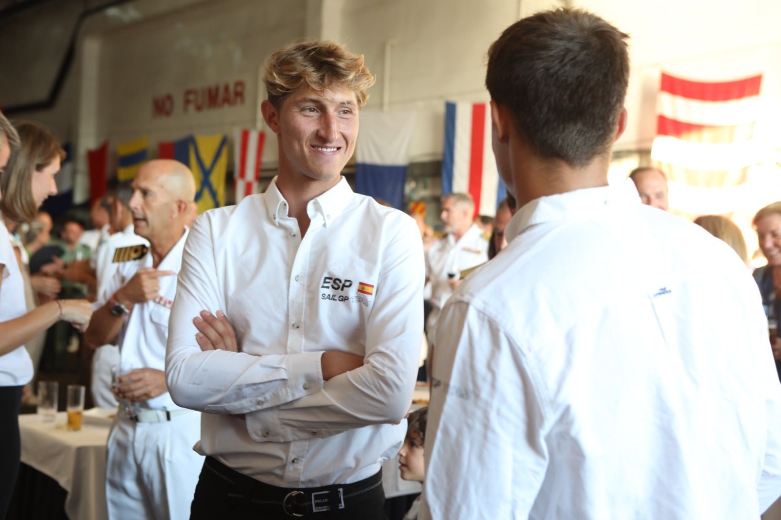 Las imágenes de la presentación del equipo español de SailGP a bordo de un buque militar