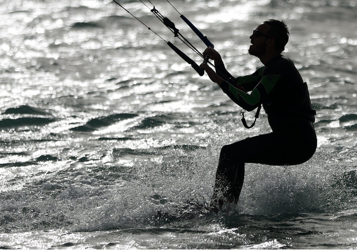 Tarifa es un referente para el kitesurf.