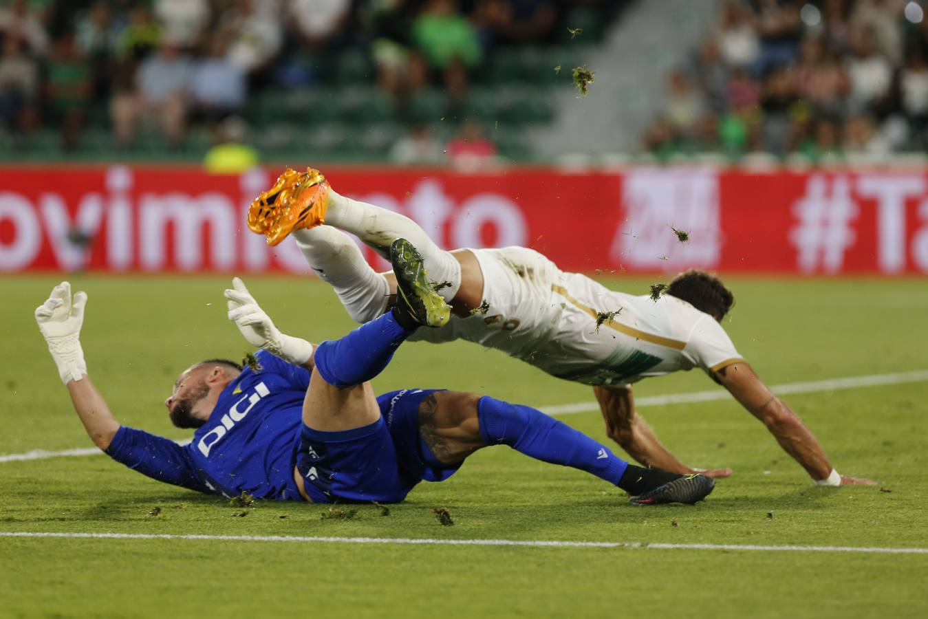 Fotos: Las imágenes del encuentro Elche-Cádiz