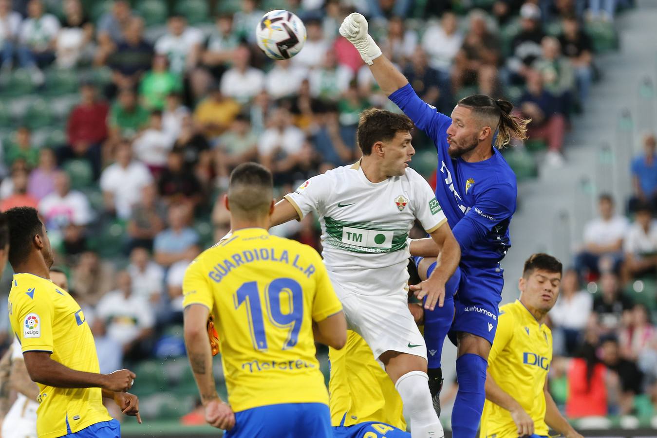 Fotos: Las imágenes del encuentro Elche-Cádiz