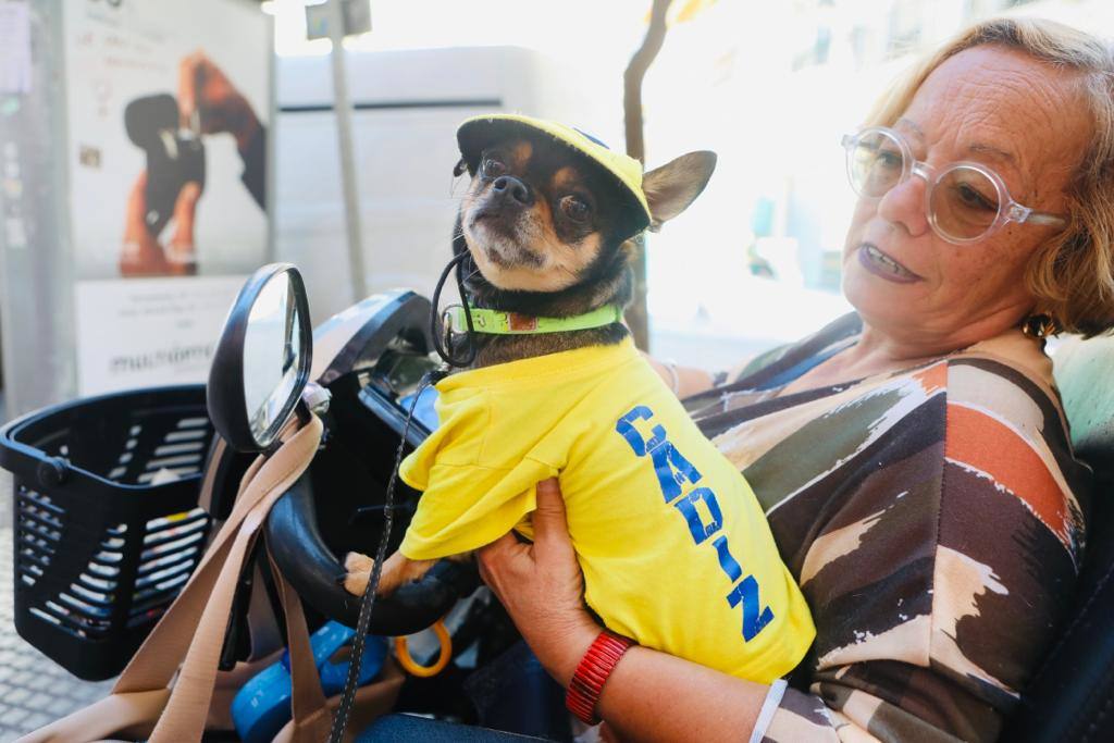 Cádiz despierta de amarillo en un nuevo amanecer de Primera