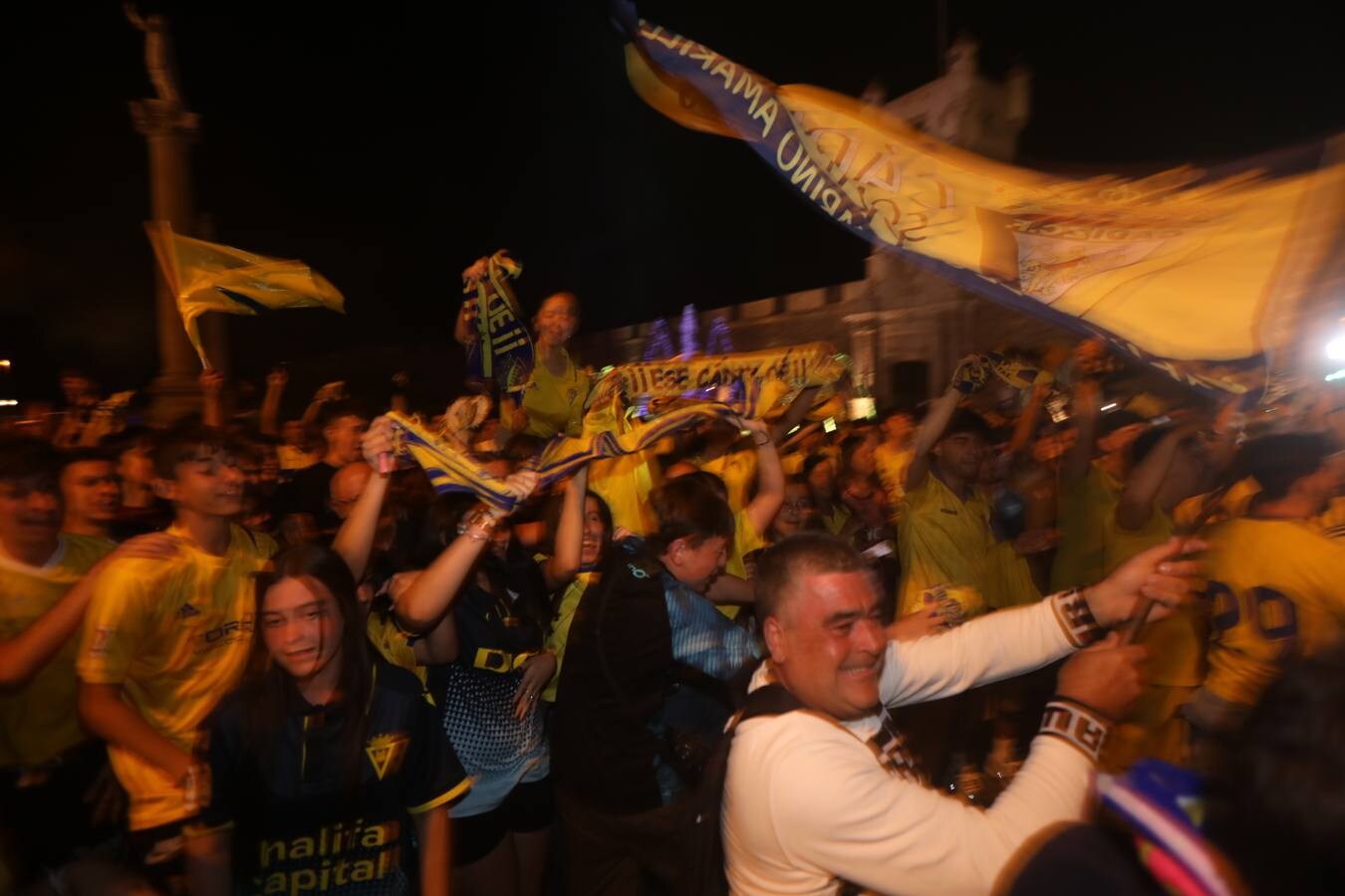 Fotos: Las imágenes de la celebración de la permanencia de los aficionados del Cádiz